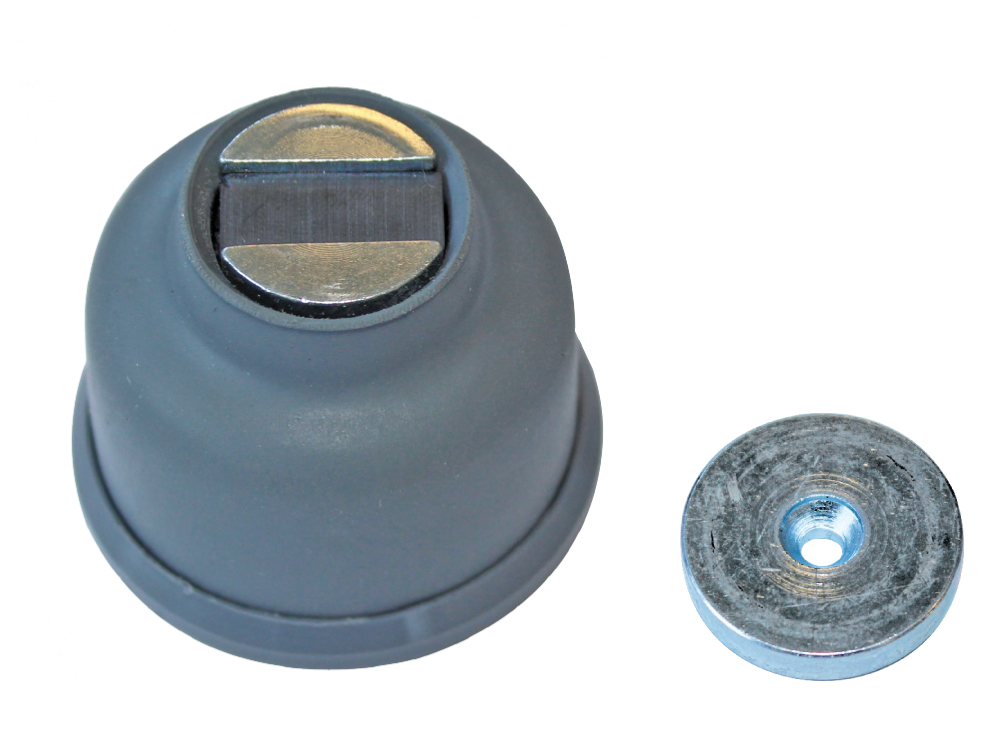 Magnetic door retainer